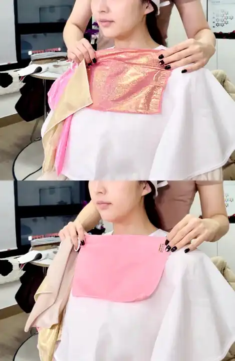 고객과 색천을 비교하는 상담 장면