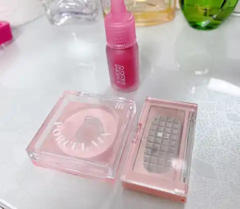 상담에 쓰는 메이크업 제품과 색조