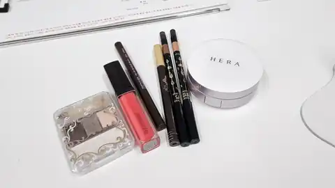 상담에 쓰는 메이크업 제품과 색조